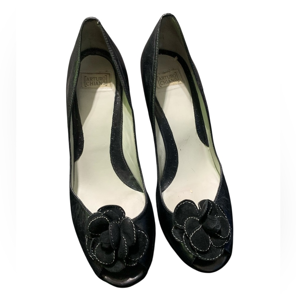 Arturo Chiang Black Leather Heels with rose bow accent